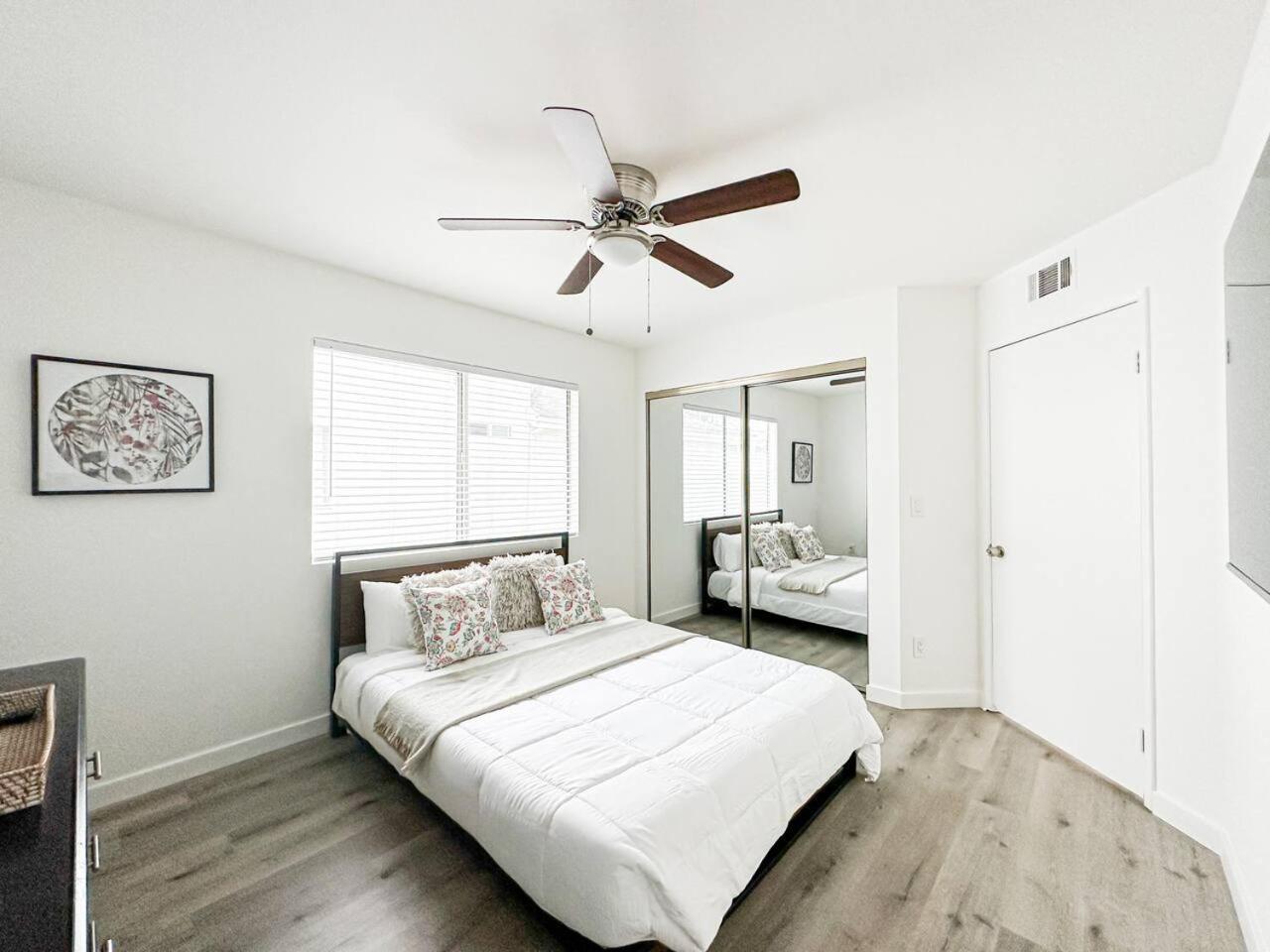 Charming 2-br, 2-story In Heart Of La - Br4 Ferienhaus
